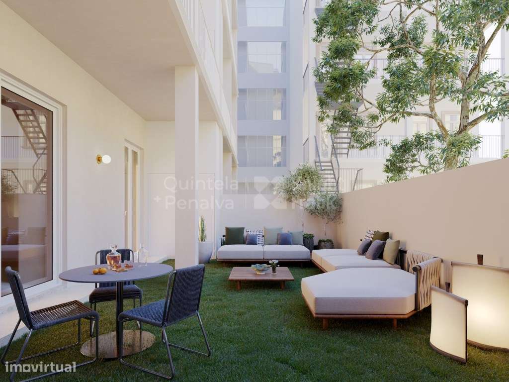 T2 com jardim, situado na Avenida Miguel Bombarda.-0