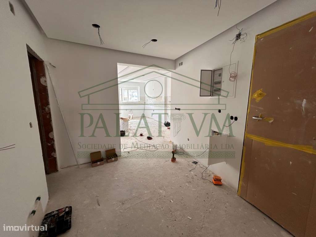 Apartamento T3 - Totalmente Renovado - Laranjeiro-3