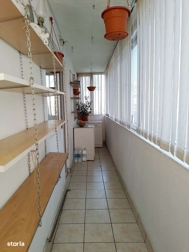 Apartament cu 3 camere, decomandat, zona Republicii-9