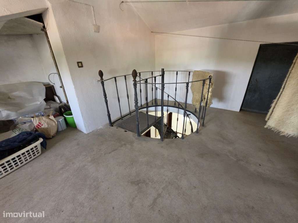 Moradia T5 com Garagem e Jardim | Centro de Elvas-28
