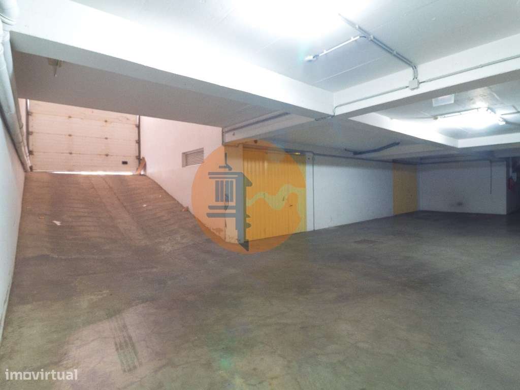 Grande Garagem fechada para venda no centro de VRSA - Grande imagem: 3/12