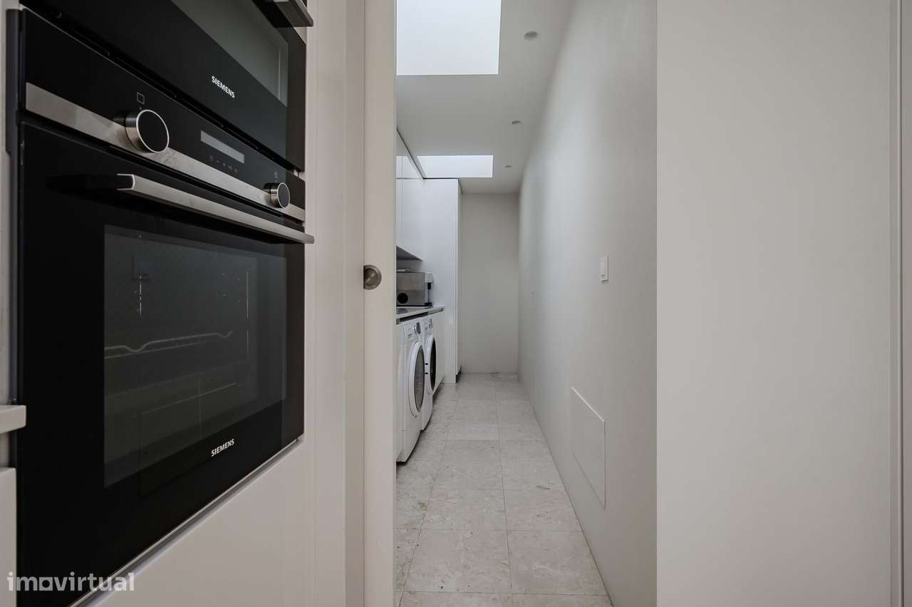 Moradia T4 com Piscina e Terraços Panorâmicos, Parede-19