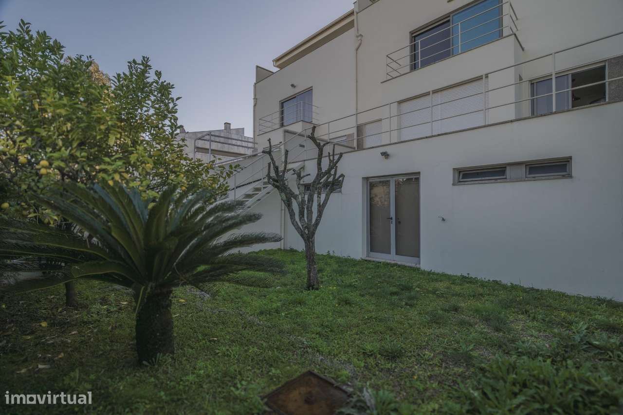 Moradia T4 com jardim e garagem dupla a 6 min do centro de Braga-28