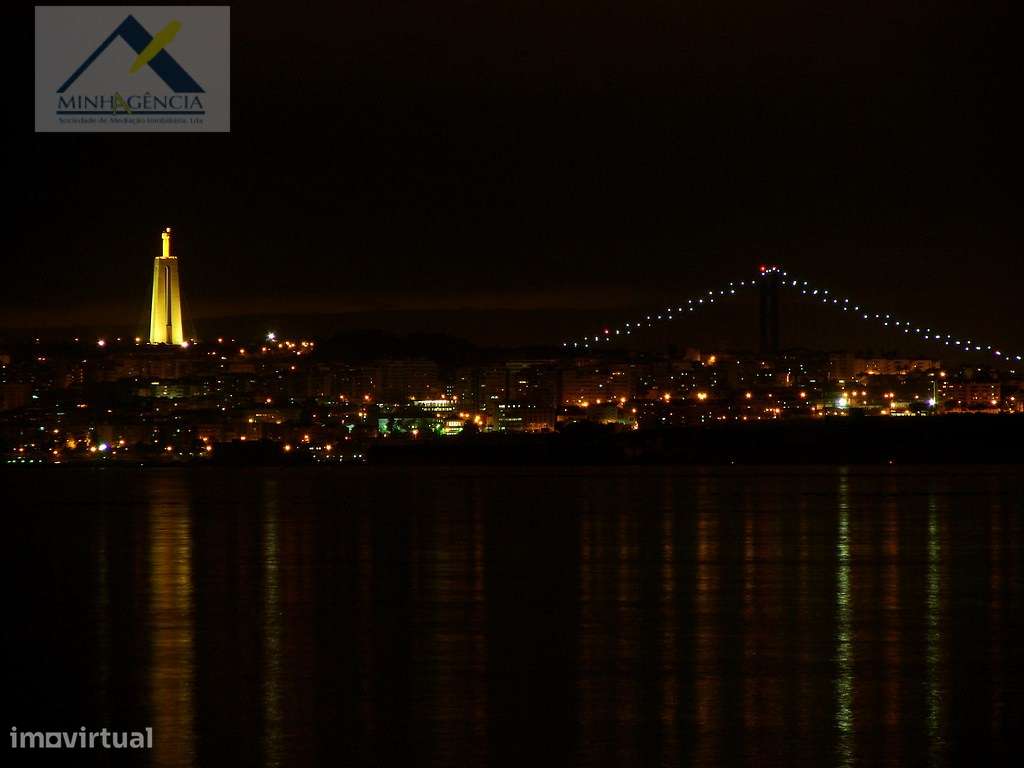 Apartamento T4 transformado em T3 no Barreiro - Grande imagem: 2/27