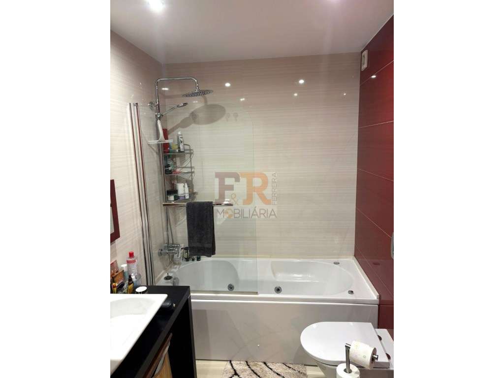 'Excelente' Apartamento T2 Moderno com Varanda ,Parqueamento Amadora-14