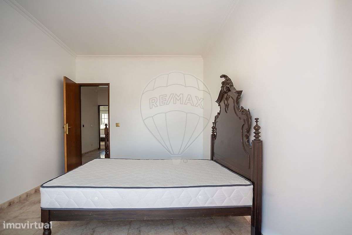 Moradia T3 com Quintal, Escritório e Churrasqueira – Quinta do Conde-27