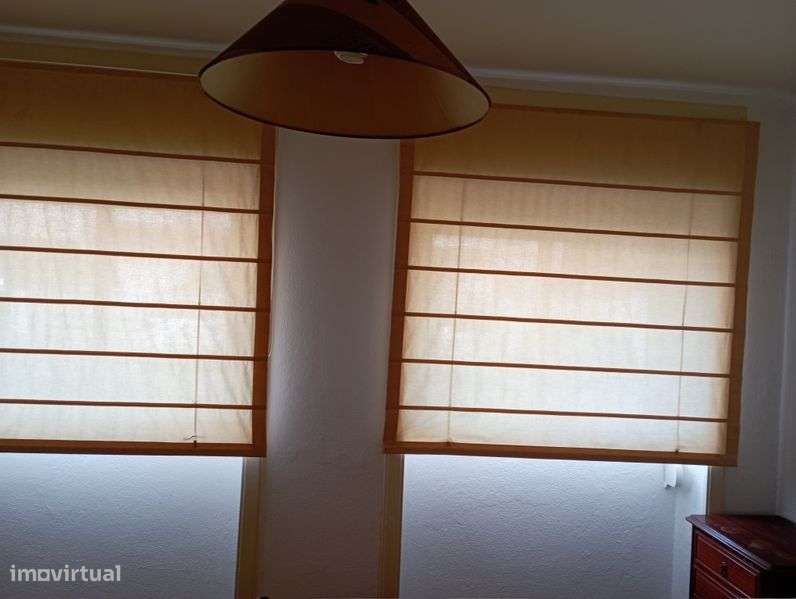 Aluga- se casa a estudante - Grande imagem: 2/8