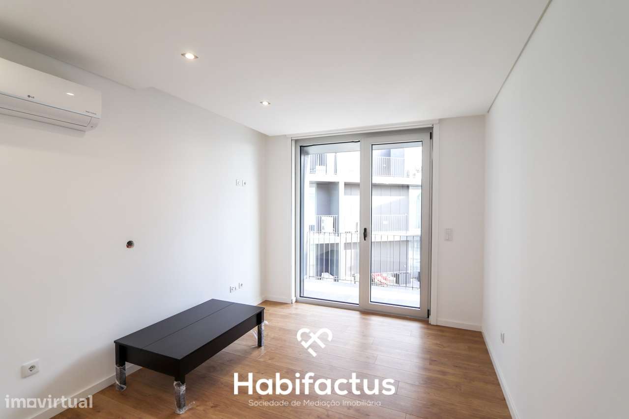 Apartamento T3+2 com Varandas e Terraço em Viseu-12