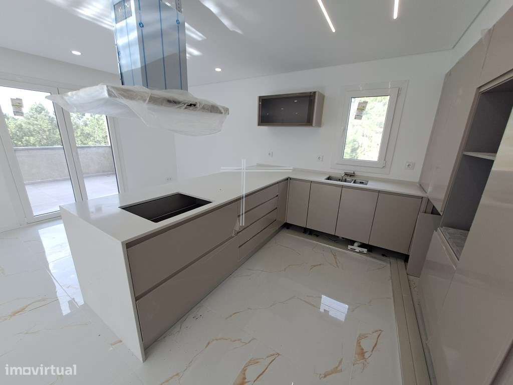 Moradia isolada T4, arquitetura tradicional com garagem e piscina -... - Grande imagem: 4/30