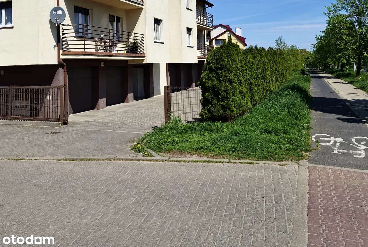 Garaż betonowy, uchylna brama, prąd, utwardzony dojazd. Ciepły! - Pełny obrazek: 3/3