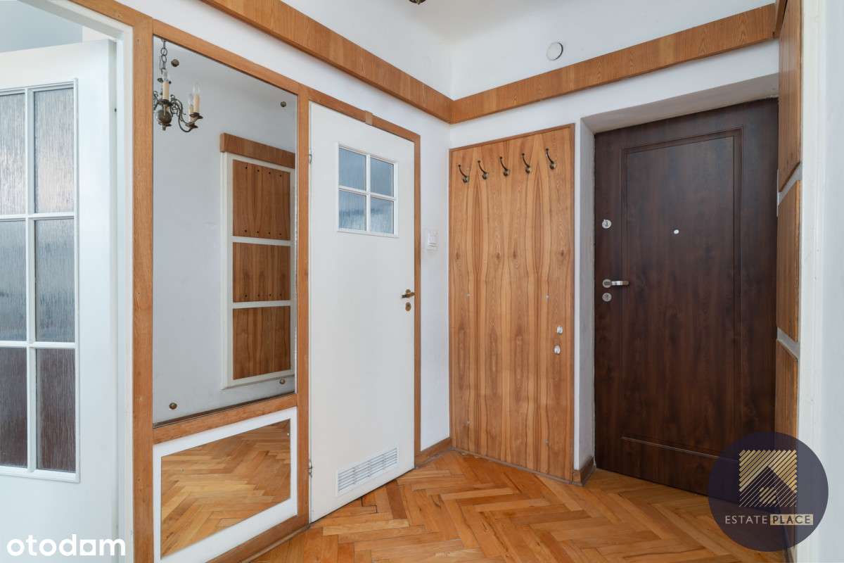 Trójstronne mieszkanie w zadbanej Kamienicy-14