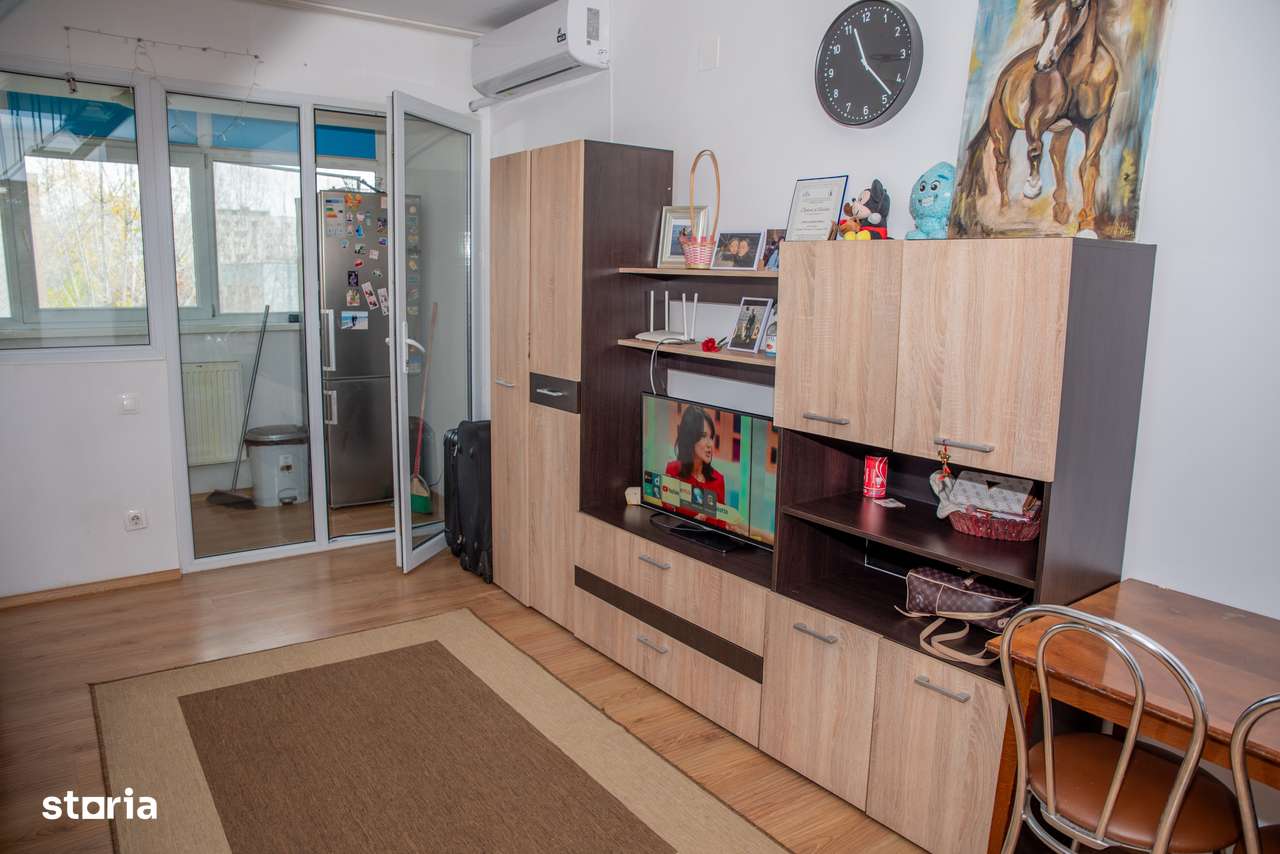 Apartament cu 3 camere în Apărătorii Patriei-2