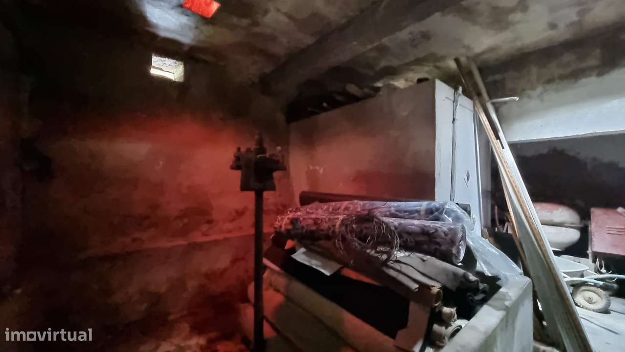 2 Moradias para remodelar com logradouro - Carvalhal Benfeito-26