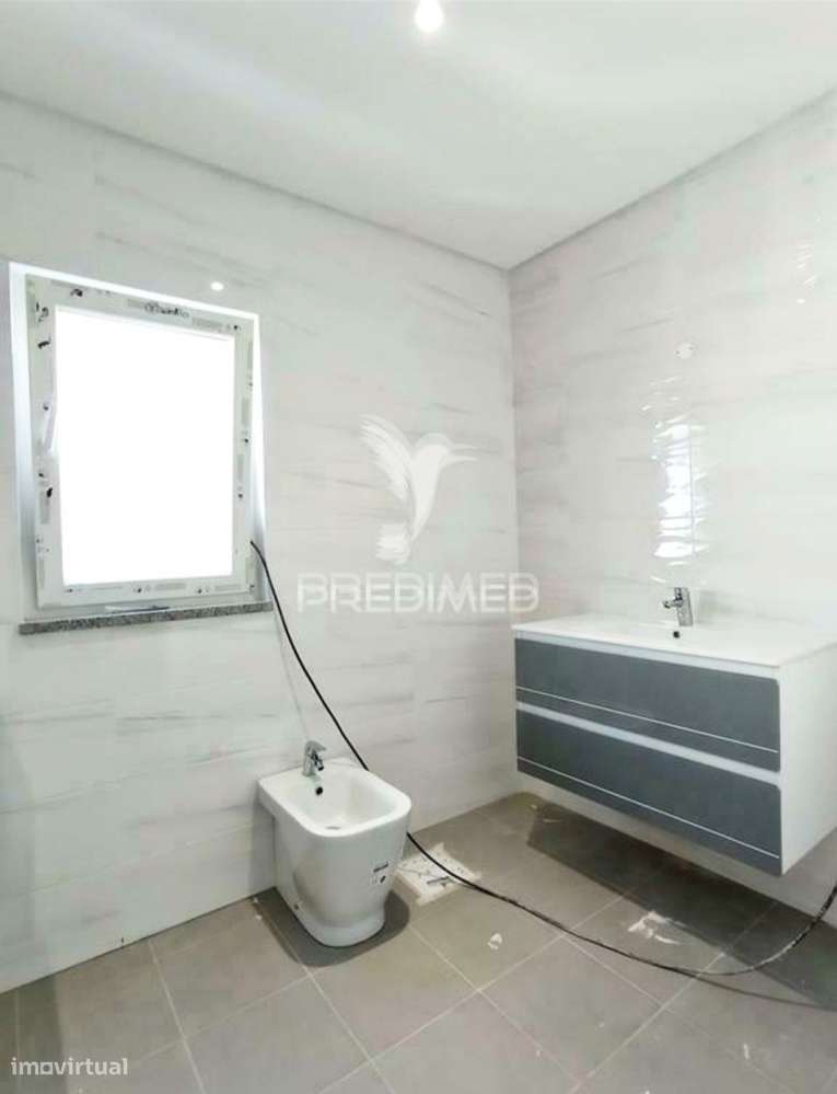 ***Suíte, Garagem, Duas Varandas. Oferta Escritura*** - Grande imagem: 2/10