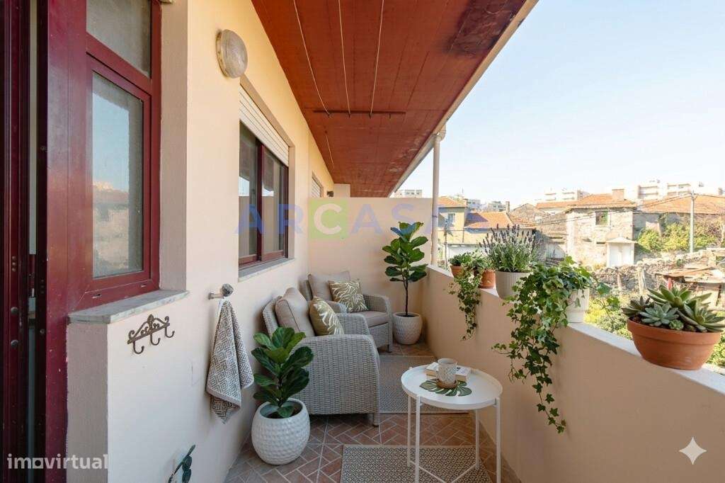 Apartamento T2 renovado e com varanda em Santegãos, Rio Tinto, Gondoma-5