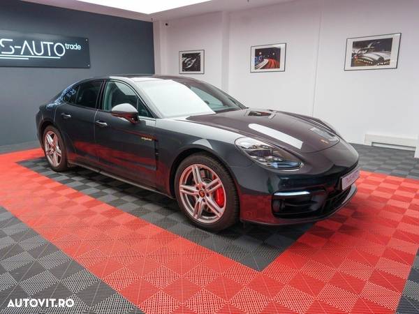 Porsche Panamera - 1