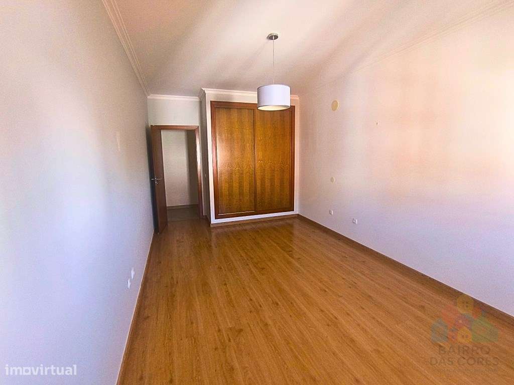 Apartamento T2+1 em condomínio fechado no Entroncamento-9