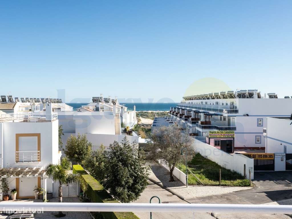 Moradia geminada T3 com Piscina Privada e Garagem - Praia da Lota-6