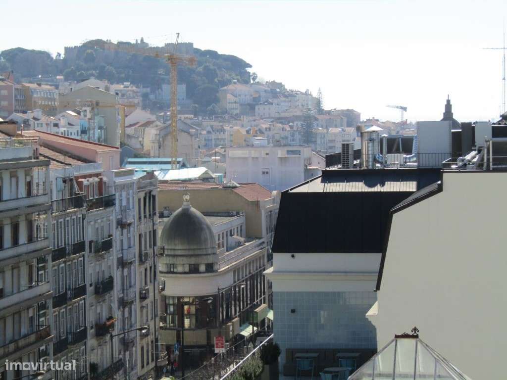 Apartamento T6 na Av. Almirante Reis / Anjos e Sra. do Monte - Grande imagem: 3/5