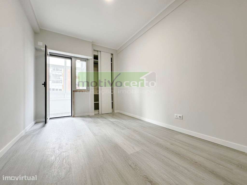 T2 Totalmente Remodelado com 2 WC na Figueirinha, Oeiras. Pronto Ha...-12