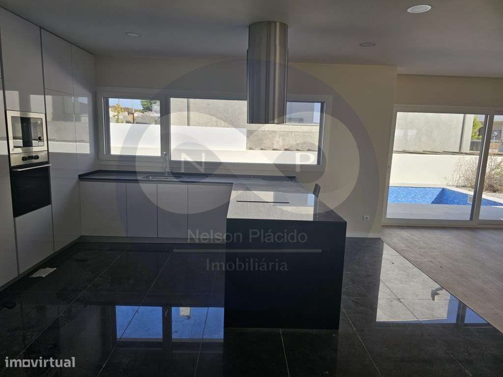 Moradia Independente T5, com piscina, em Ponte do Rol - Torres Vedr... - Grande imagem: 5/34