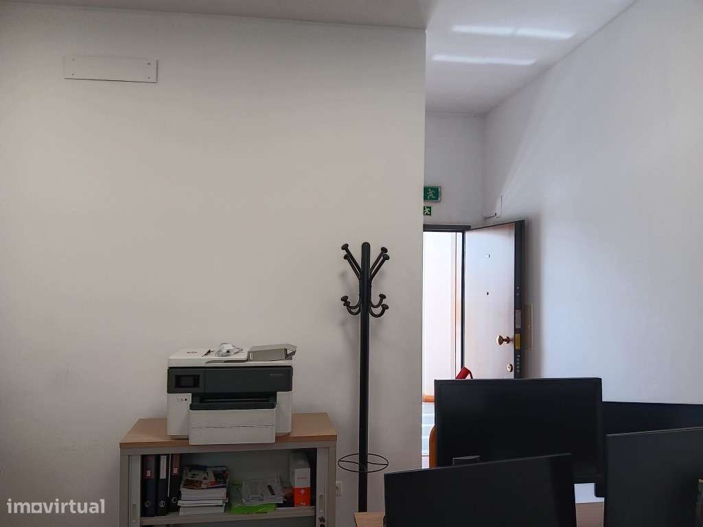 Escritório c/ garagem na Zona Industrial da Maia - Grande imagem: 5/6