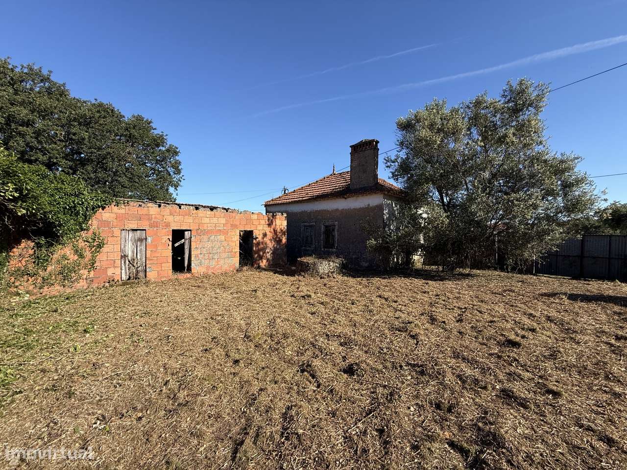 Terreno com casa e anexo para restaurar - Turquel, Alcobaça-7