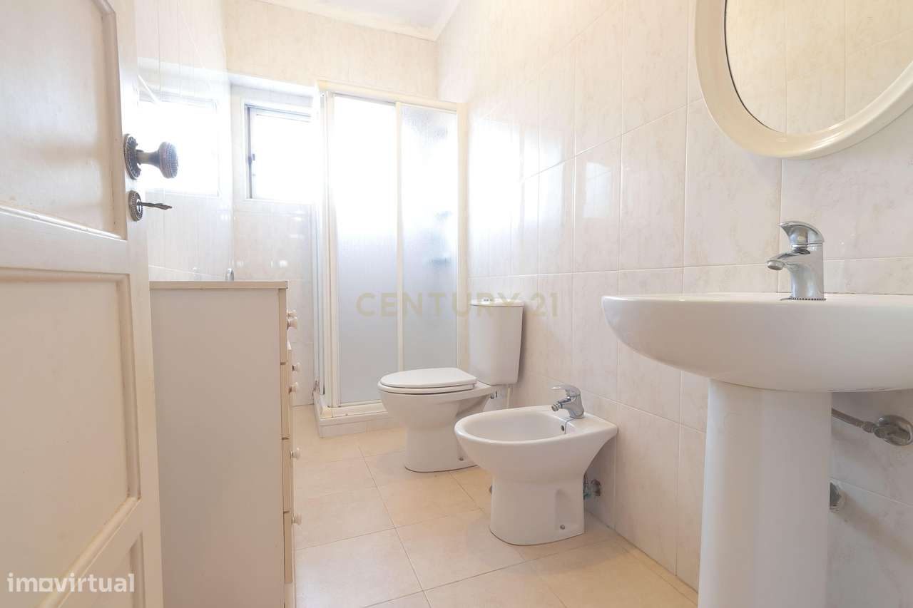 Apartamento T2 com Logradouro – Rua Dr. António Elvas, Feijó-9