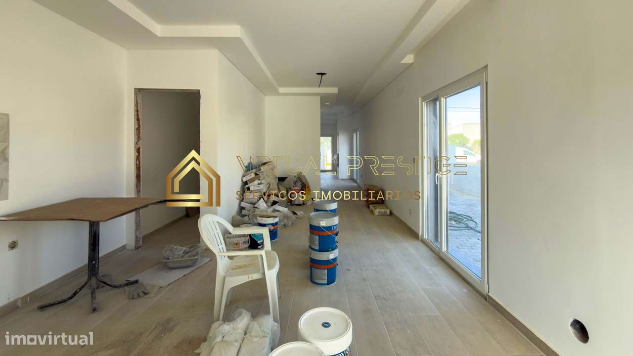 Moradia T4 triplex de gaveto | 2 suítes c/ closet | lareira | Fernã...-6