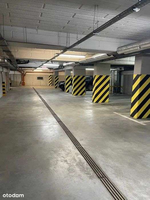 Miejsce parkingowe w garażu podziemnym