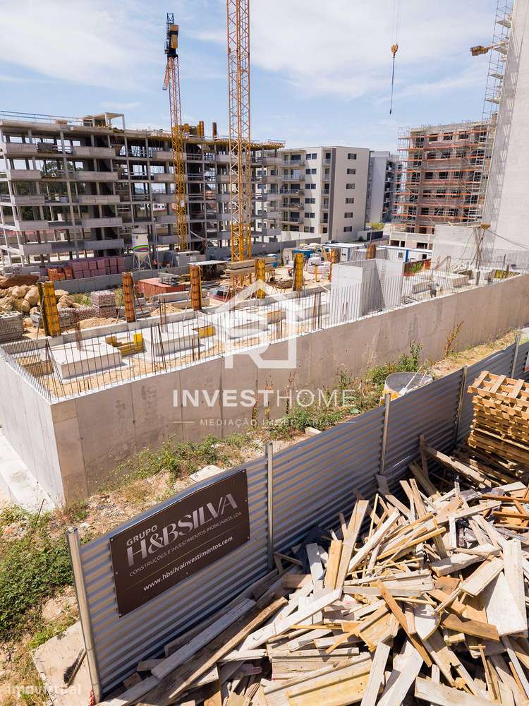 Apartamento T2 | Em construção | Varanda | Lug Garagem-11