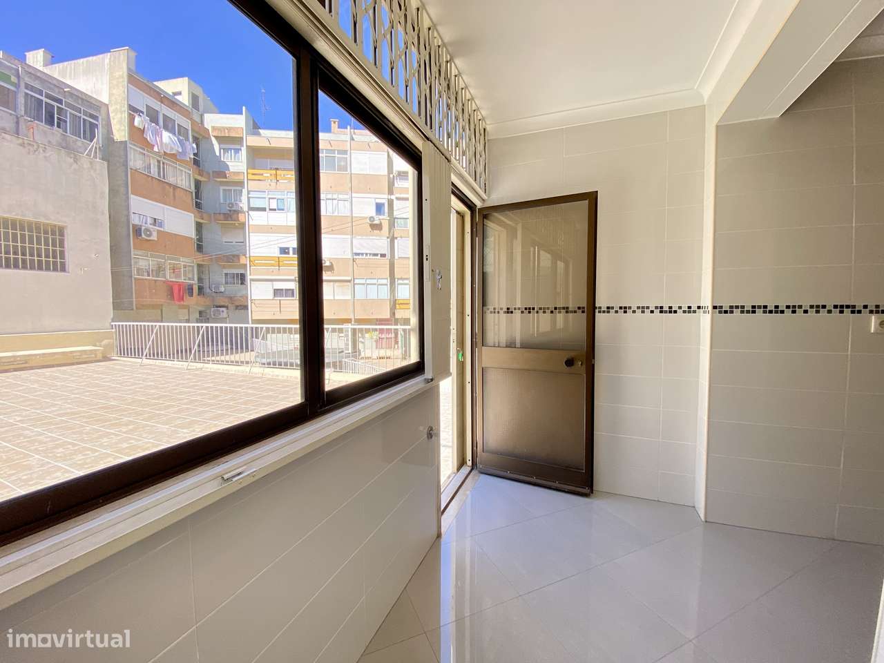 T3 Renovado com Terraço de 95 m²+Garagem + Arrecadação-8