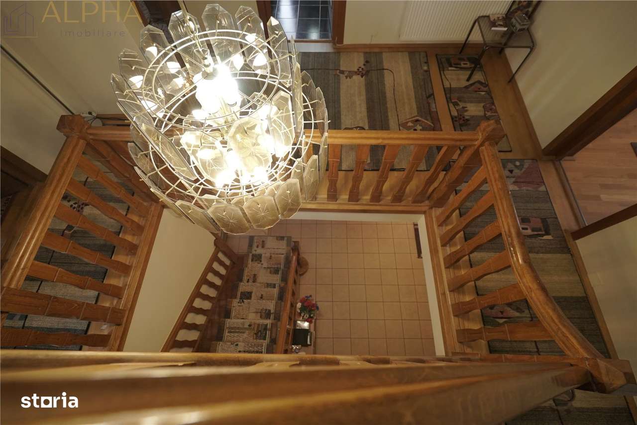 Vila eleganta cu piscina, teren generos si finisaje de calitate - Imagine principală: 4/15