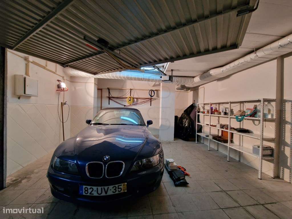 Garagem/Box com luz - Praça do Brasil - Junto ao terminal de transp...-3