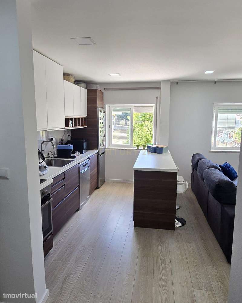 Apartamento T2, Renovado,  com Acessos e Luz Natural, em Almada - Grande imagem: 4/19