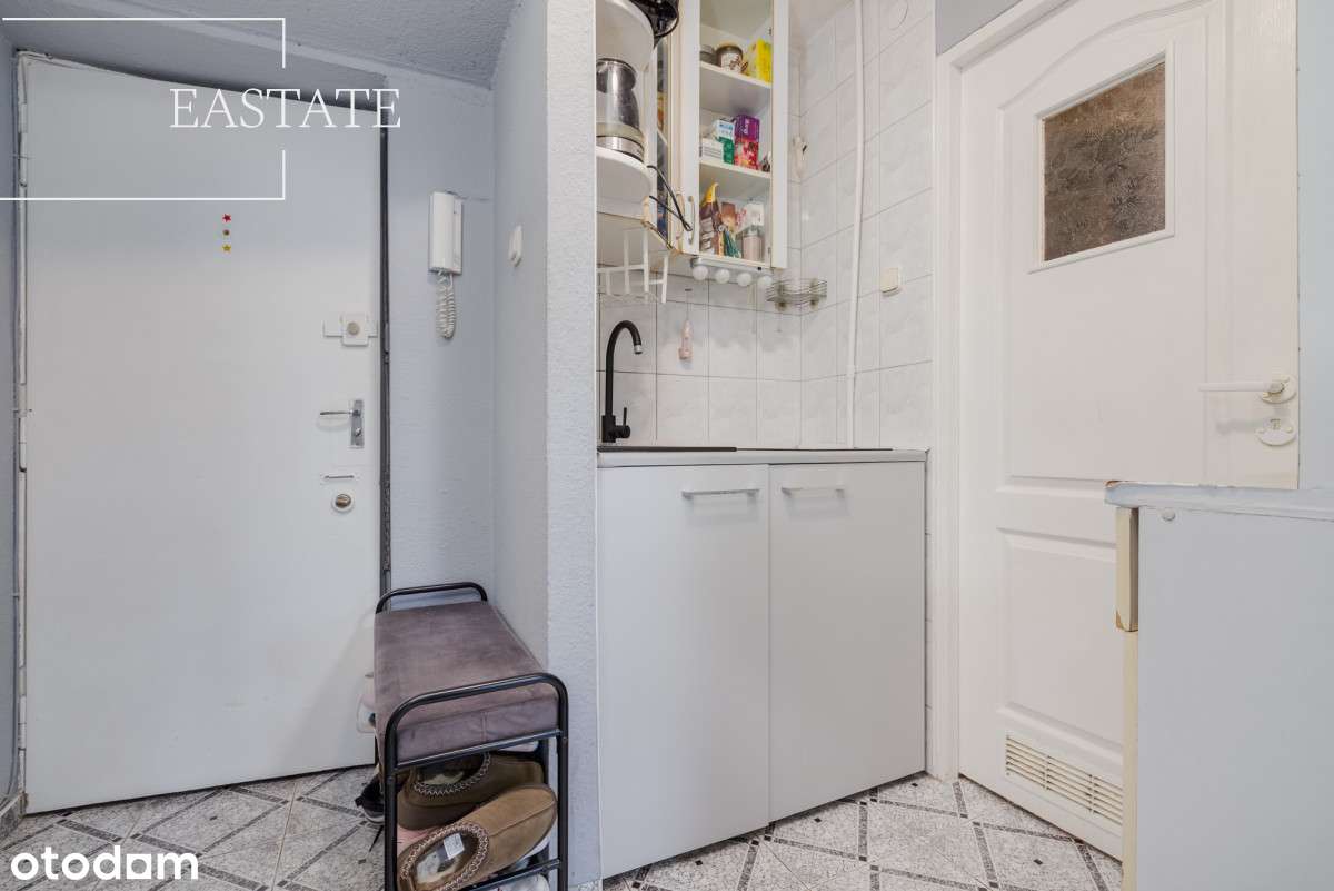 Słoneczna kawalerka w sercu Gdyni!-6