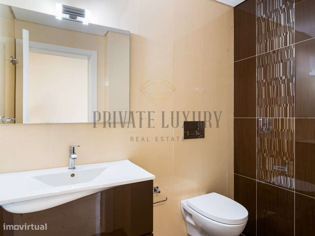 Moradia T4 com varandas e piscina em Azeitão-18