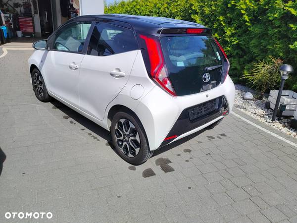 Toyota Aygo x.shift x-play connect - 17