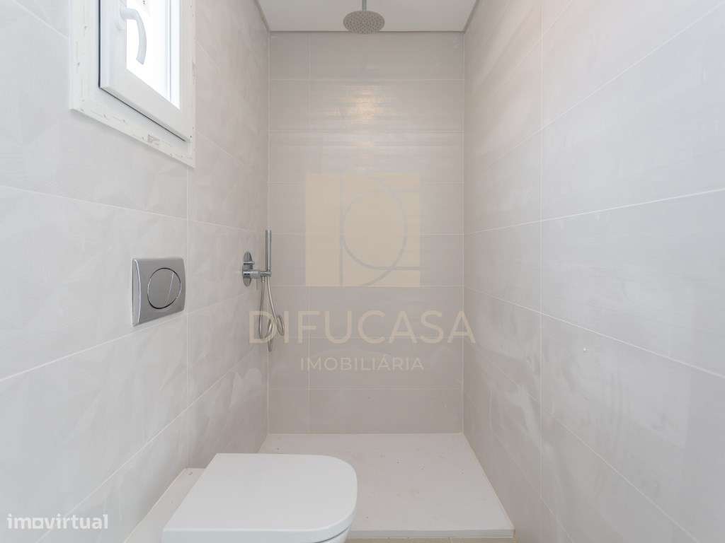 Moradia Com Garagem e Piscina Pronta a Habitar-25