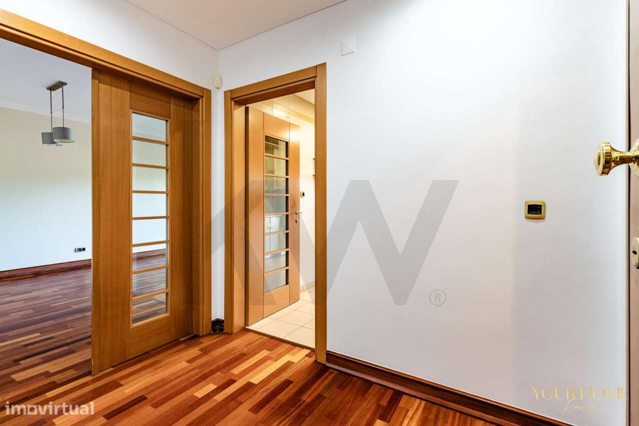 Loures | Exclusivo T3 com terraço panorâmico e box para 3 viaturas - Grande imagem: 5/36