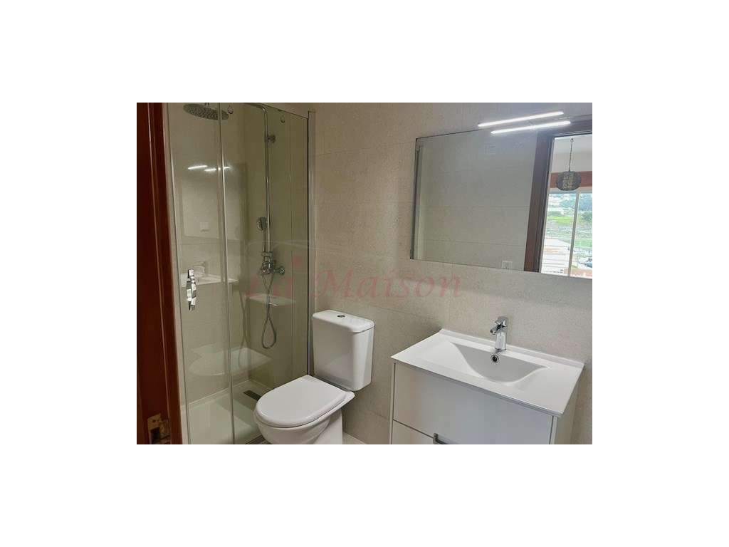 Apartamento T3+1 em Casal de Cambra-32