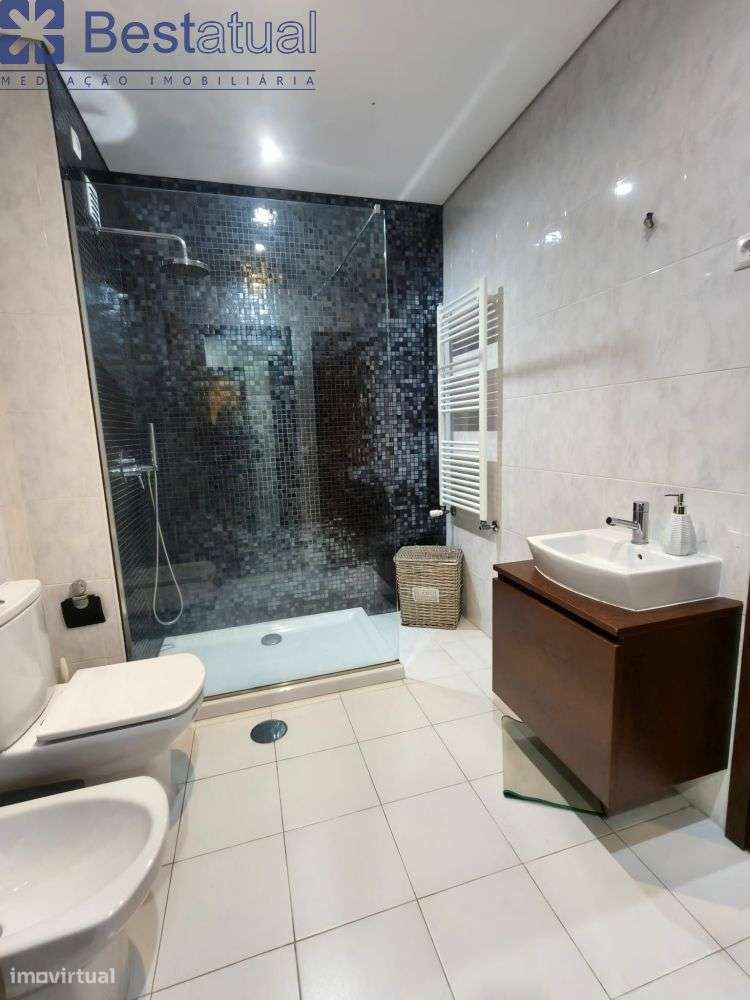 T4 com 186 m2 + Terraço com 186 m2 - Junto ao Centro-29
