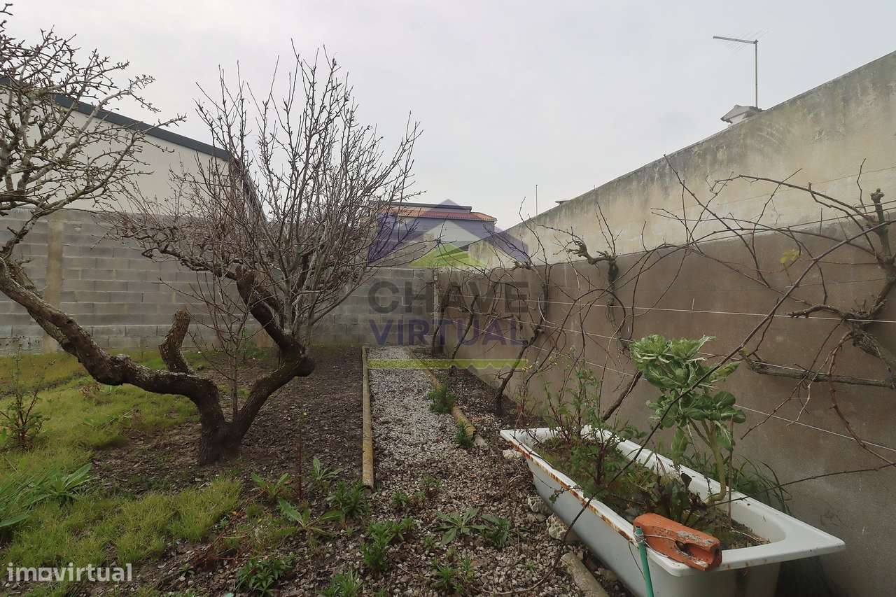Moradia V3 com Terreno Urbano e Garagem - Seixal, Lourinhã-58