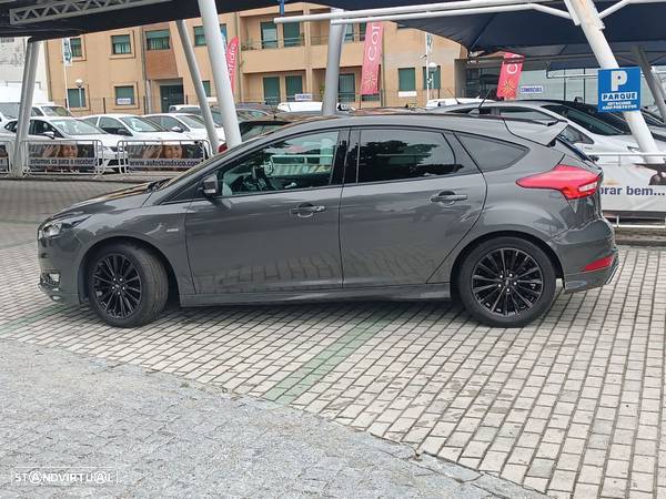 Ford Focus 1.5 TDCi EcoBlue ST-Line - 3