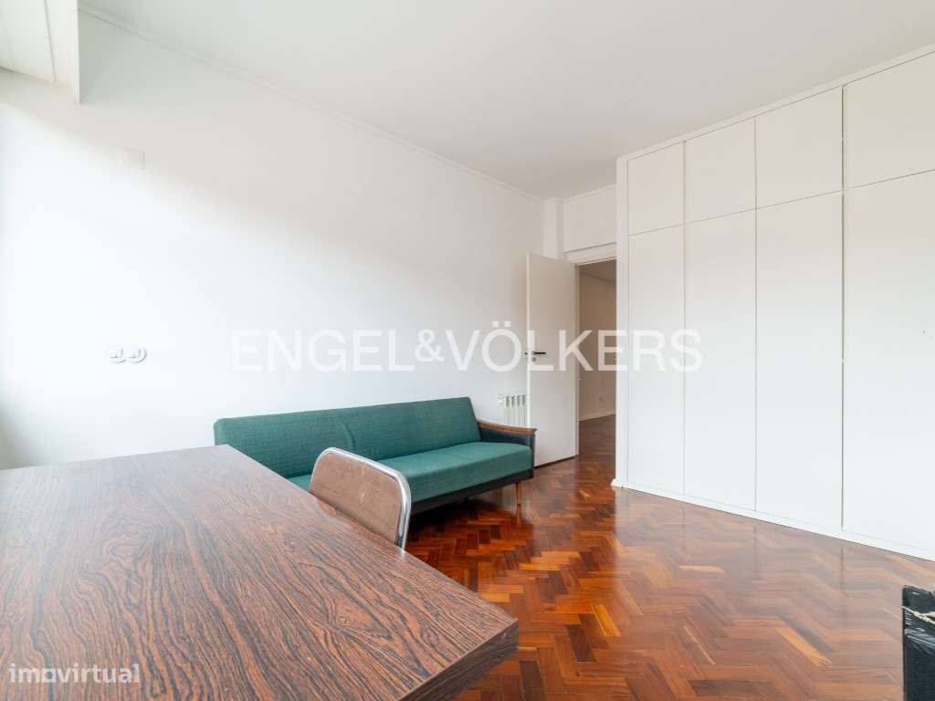 Apartamento T3 renovado no Principe Real-17