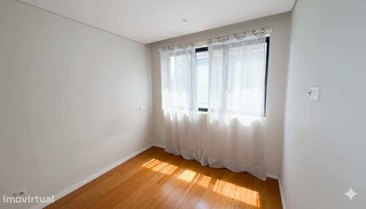 T1 | Como Novo | Lugar de Garagem | Elevador | R Costa Cabral-9