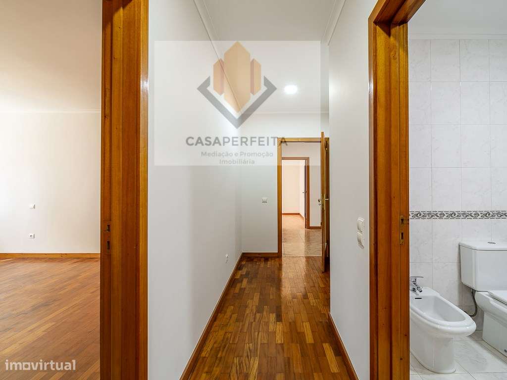 Fabuloso Apartamento T3 de 3 Frentes com Varanda e Box - Avintes-27