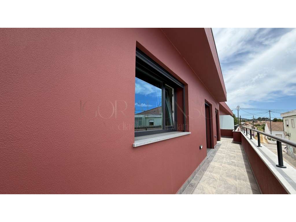Excelente Apartamento T2 localizado na Zona Central de Azeitão-33