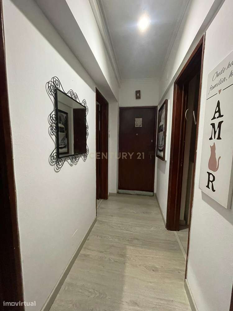 Apartamento T1 ( + 1) em Queluz com vista Panorâmica-8