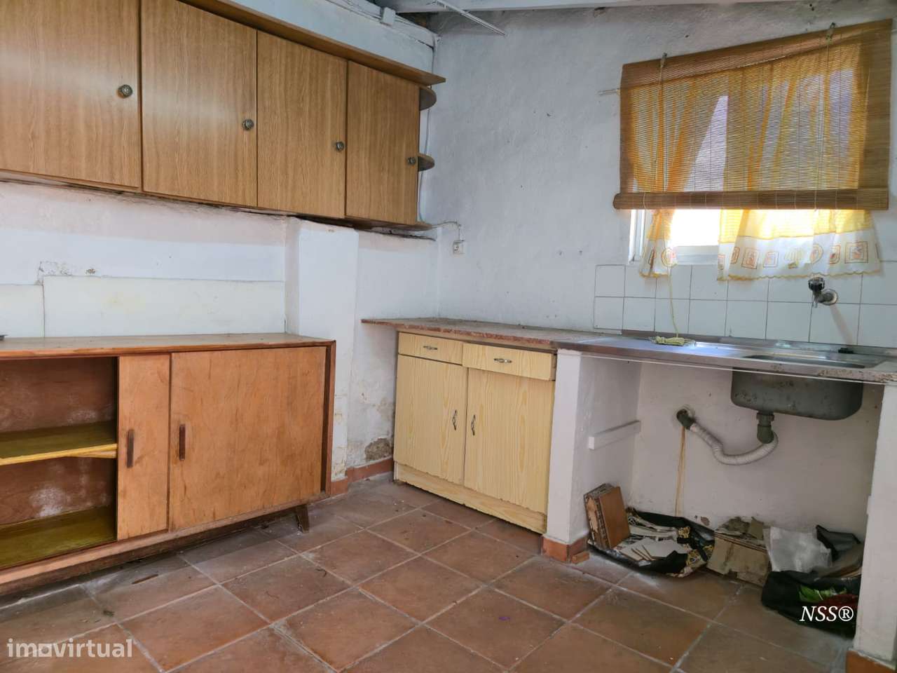 Apartamento T2 com quintal e anexo na Amadora-16